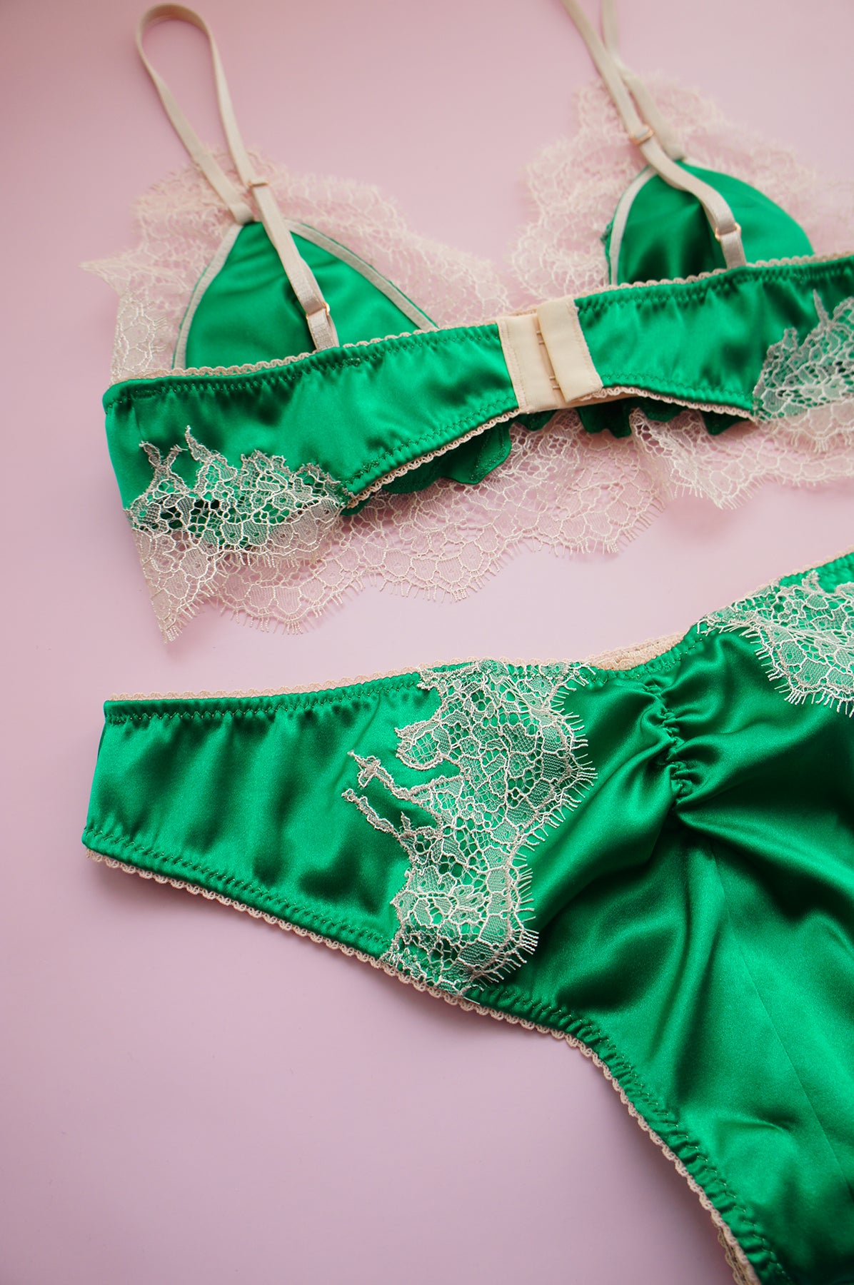 Emerald Silk Lingerie Set, Silk Satin Bra and Panties in Green Colors -   Sweden